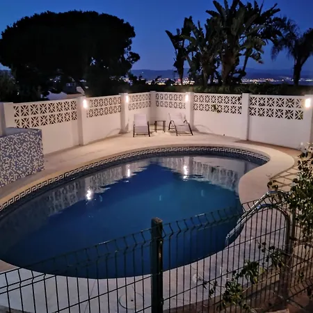 The Lemon Grove House - Large Private Garden, Private Pool - Perfect For Families *