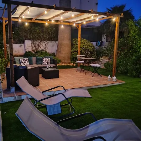 The Lemon Grove House - Large Private Garden, Private Pool - Perfect For Families *