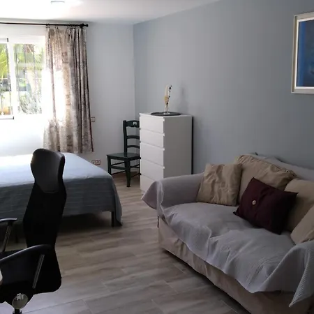 The Lemon Grove House - Large Private Garden, Private Pool - Perfect For Families *