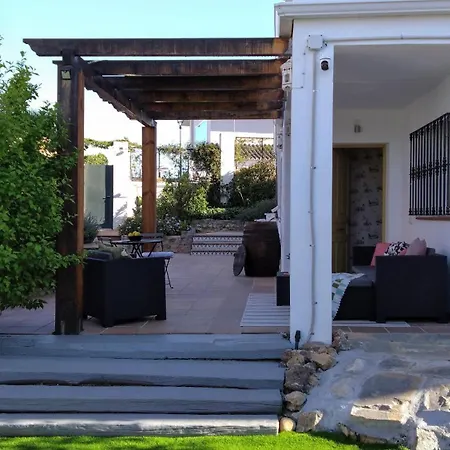 The Lemon Grove House - Large Private Garden, Private Pool - Perfect For Families