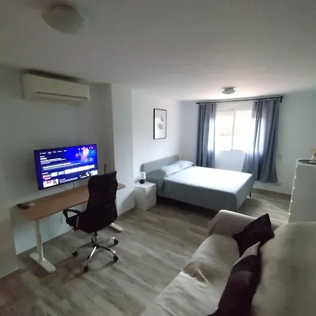 The Lemon Grove House - Large Private Garden, Private Pool - Perfect For Families