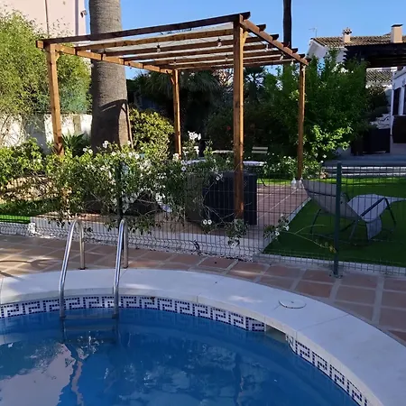 The Lemon Grove House - Large Private Garden, Private Pool - Perfect For Families Prázdninový dům Torremolinos