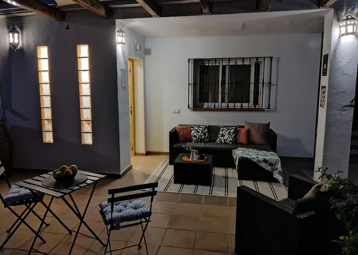 The Lemon Grove House - Large Private Garden, Private Pool - Perfect For Families