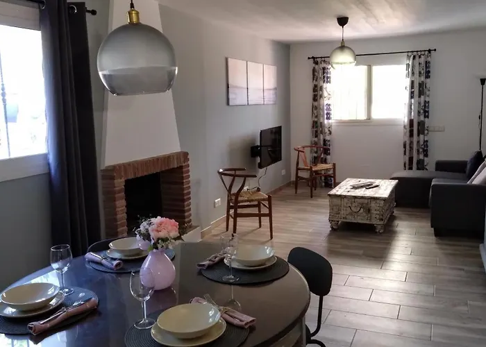 The Lemon Grove House - Large Private Garden, Private Pool - Perfect For Families Semesterbostad Torremolinos