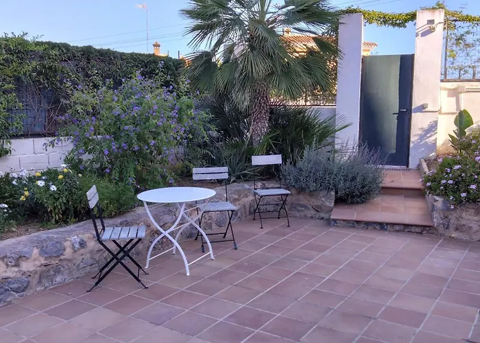 The Lemon Grove House - Large Private Garden, Private Pool - Perfect For Families Semesterbostad *