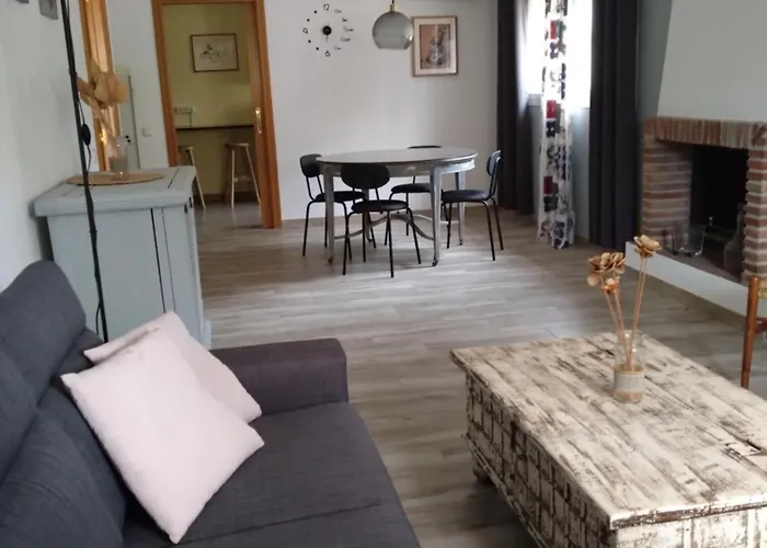 Semesterbostad The Lemon Grove House - Large Private Garden, Private Pool - Perfect For Families Torremolinos