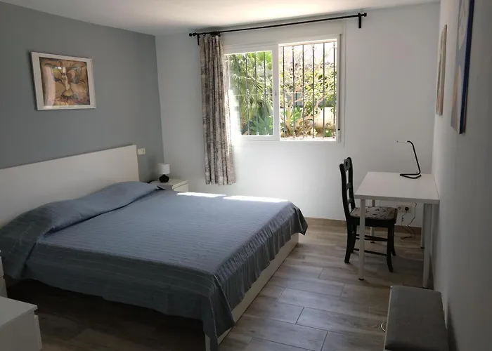 Semesterbostad The Lemon Grove House - Large Private Garden, Private Pool - Perfect For Families Torremolinos