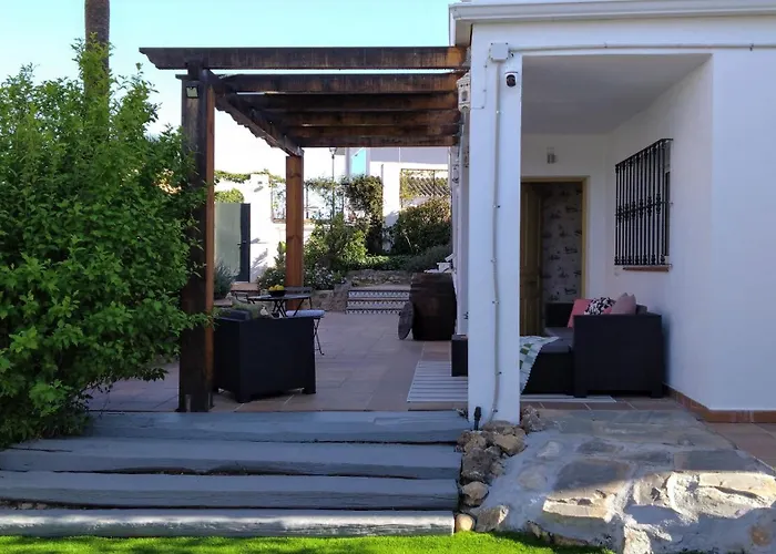 The Lemon Grove House - Large Private Garden, Private Pool - Perfect For Families