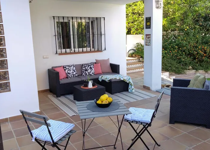 Semesterbostad The Lemon Grove House - Large Private Garden, Private Pool - Perfect For Families