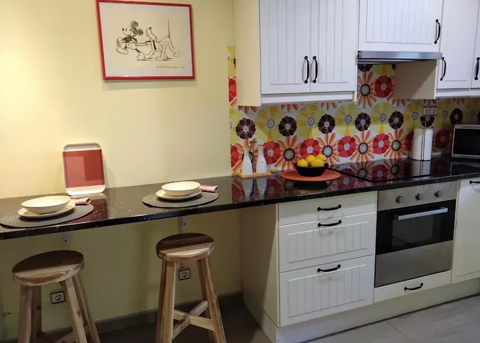 Semesterbostad The Lemon Grove House - Large Private Garden, Private Pool - Perfect For Families Torremolinos