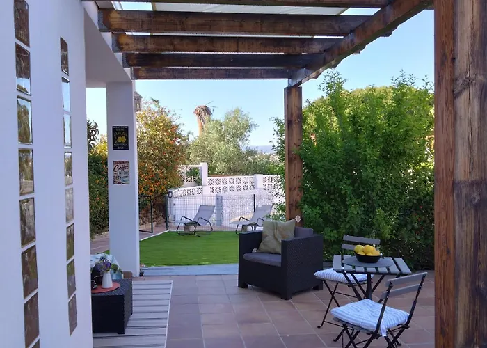 The Lemon Grove House - Large Private Garden, Private Pool - Perfect For Families Semesterbostad Torremolinos