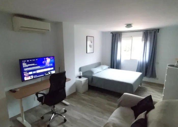 The Lemon Grove House - Large Private Garden, Private Pool - Perfect For Families