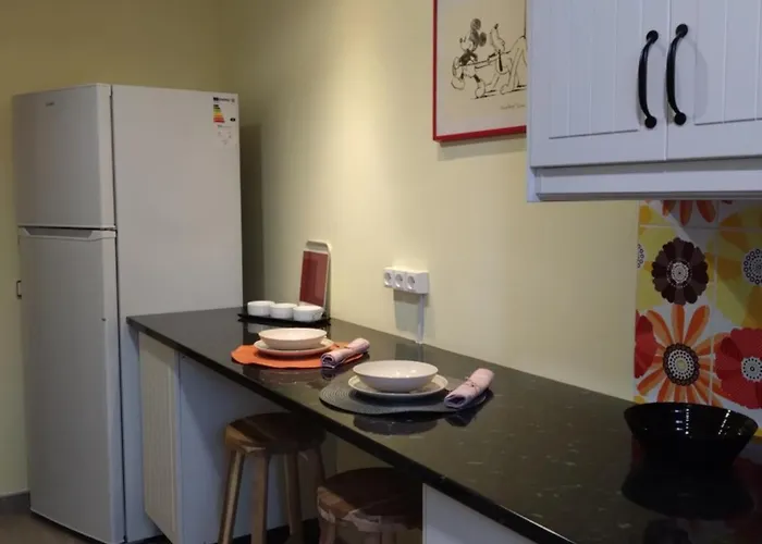 Semesterbostad The Lemon Grove House - Large Private Garden, Private Pool - Perfect For Families