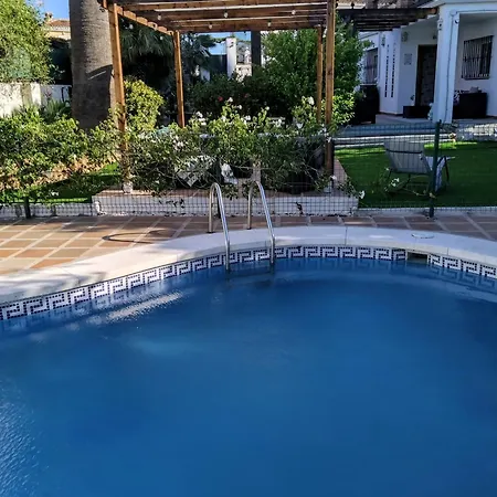 The Lemon Grove House - Large Private Garden, Private Pool - Perfect For Families Dom wakacyjny Torremolinos