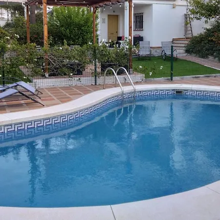 The Lemon Grove House - Large Private Garden, Private Pool - Perfect For Families *