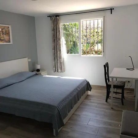 Ferienhaus The Lemon Grove House - Large Private Garden, Private Pool - Perfect For Families Torremolinos