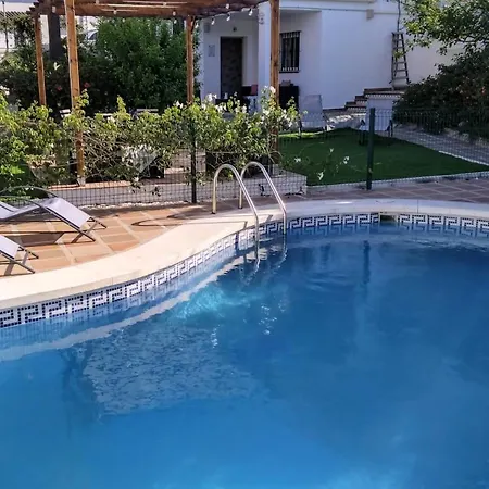 The Lemon Grove House - Large Private Garden, Private Pool - Perfect For Families * 托雷莫利诺斯