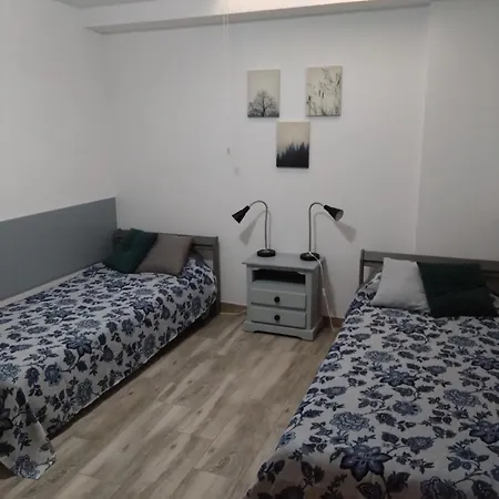 The Lemon Grove House - Large Private Garden, Private Pool - Perfect For Families *