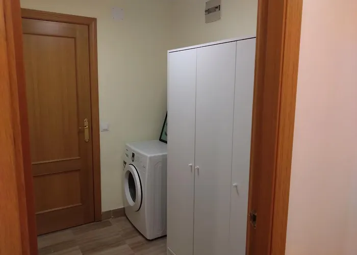 The Lemon Grove House - Large Private Garden, Private Pool - Perfect For Families *