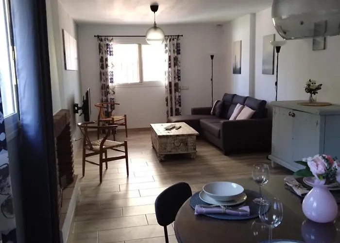 The Lemon Grove House - Large Private Garden, Private Pool - Perfect For Families Сasa de vacaciones *