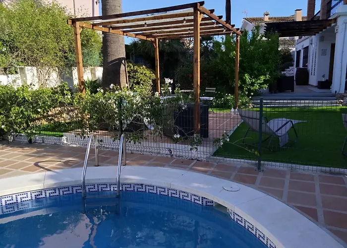 The Lemon Grove House - Large Private Garden, Private Pool - Perfect For Families Nyaraló Torremolinos