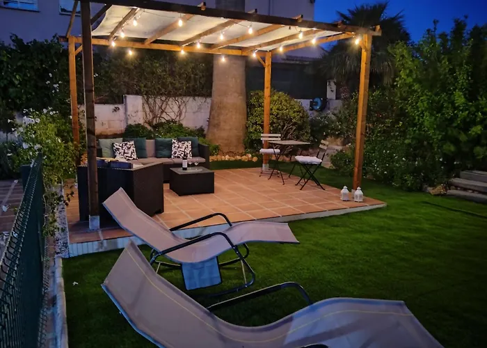 The Lemon Grove House - Large Private Garden, Private Pool - Perfect For Families *