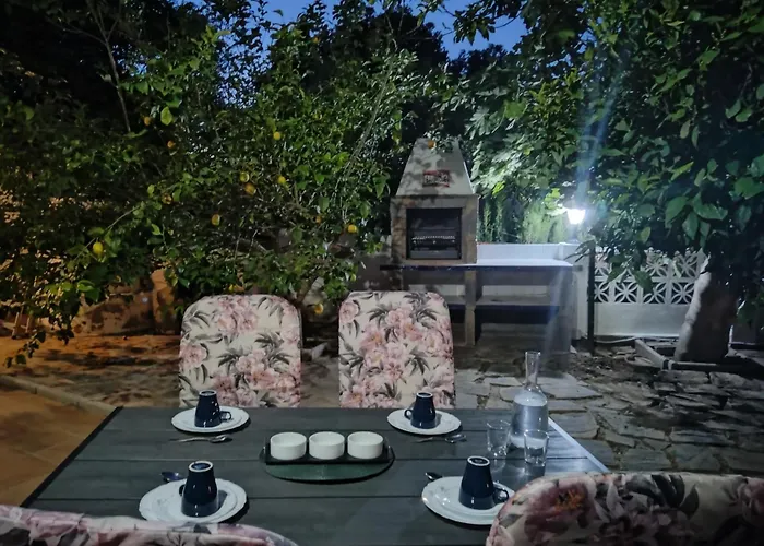 The Lemon Grove House - Large Private Garden, Private Pool - Perfect For Families