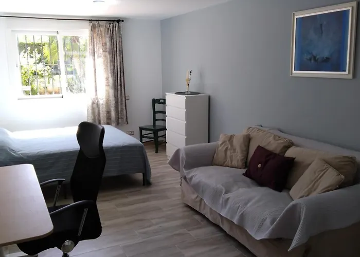 The Lemon Grove House - Large Private Garden, Private Pool - Perfect For Families *