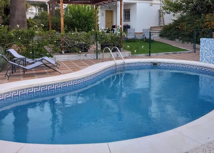 The Lemon Grove House - Large Private Garden, Private Pool - Perfect For Families *