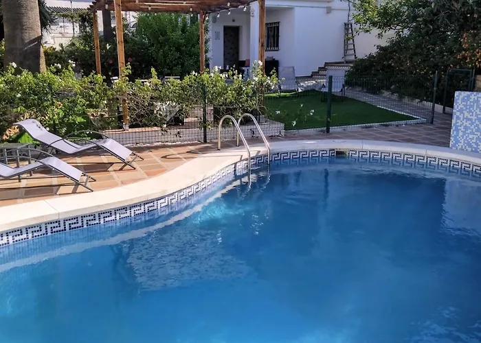 The Lemon Grove House - Large Private Garden, Private Pool - Perfect For Families * Torremolinos