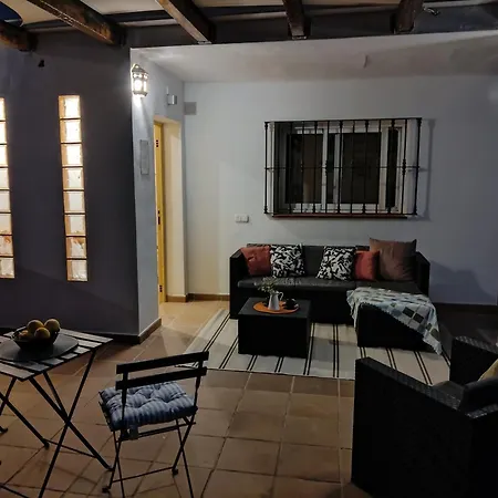 The Lemon Grove House - Large Private Garden, Private Pool - Perfect For Families