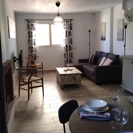 The Lemon Grove House - Large Private Garden, Private Pool - Perfect For Families Semesterbostad *