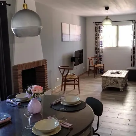 The Lemon Grove House - Large Private Garden, Private Pool - Perfect For Families Semesterbostad Torremolinos