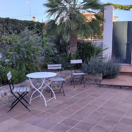 The Lemon Grove House - Large Private Garden, Private Pool - Perfect For Families Semesterbostad *