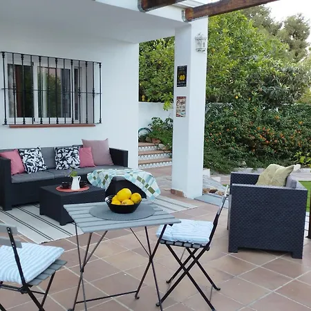The Lemon Grove House - Large Private Garden, Private Pool - Perfect For Families Semesterbostad Torremolinos
