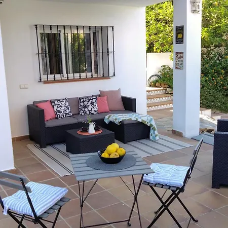 Semesterbostad The Lemon Grove House - Large Private Garden, Private Pool - Perfect For Families